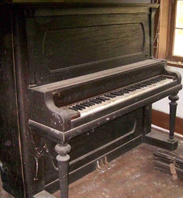 tcpiano.jpg (32474 bytes)