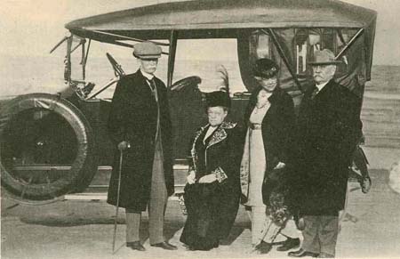 car.jpg (24089 bytes)